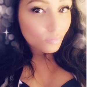 Meet your Posher, Cerise